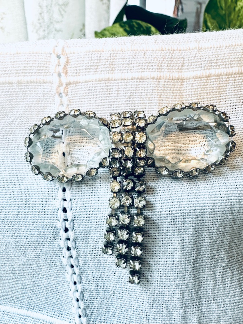 Vintage  Clear Crystal Rhinestone Bow Brooch - Elegant Women's Jewelry